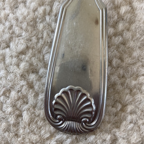 Reed & Barton stainless colonial shell meat serving fork - Picture 2 of 6